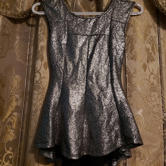 Black & sparkling high-low top - Picture 3 of 3